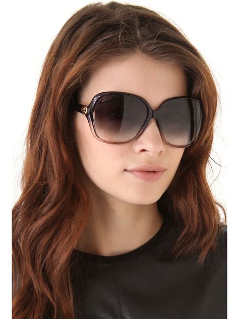 womans sunglasses thaat5 ar in a full rim shield look